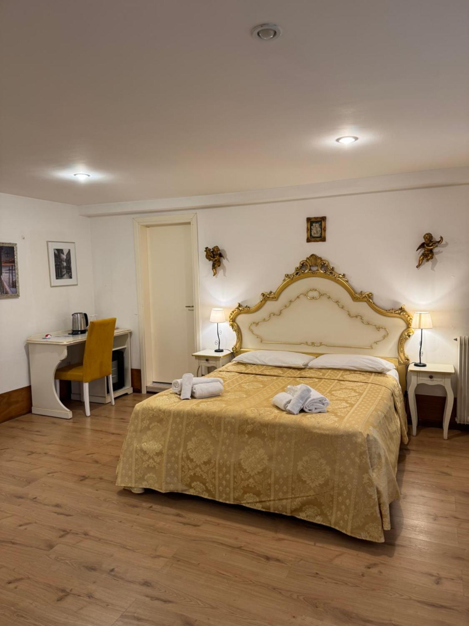 Ca' De Le Capuzine Pensión Venecia